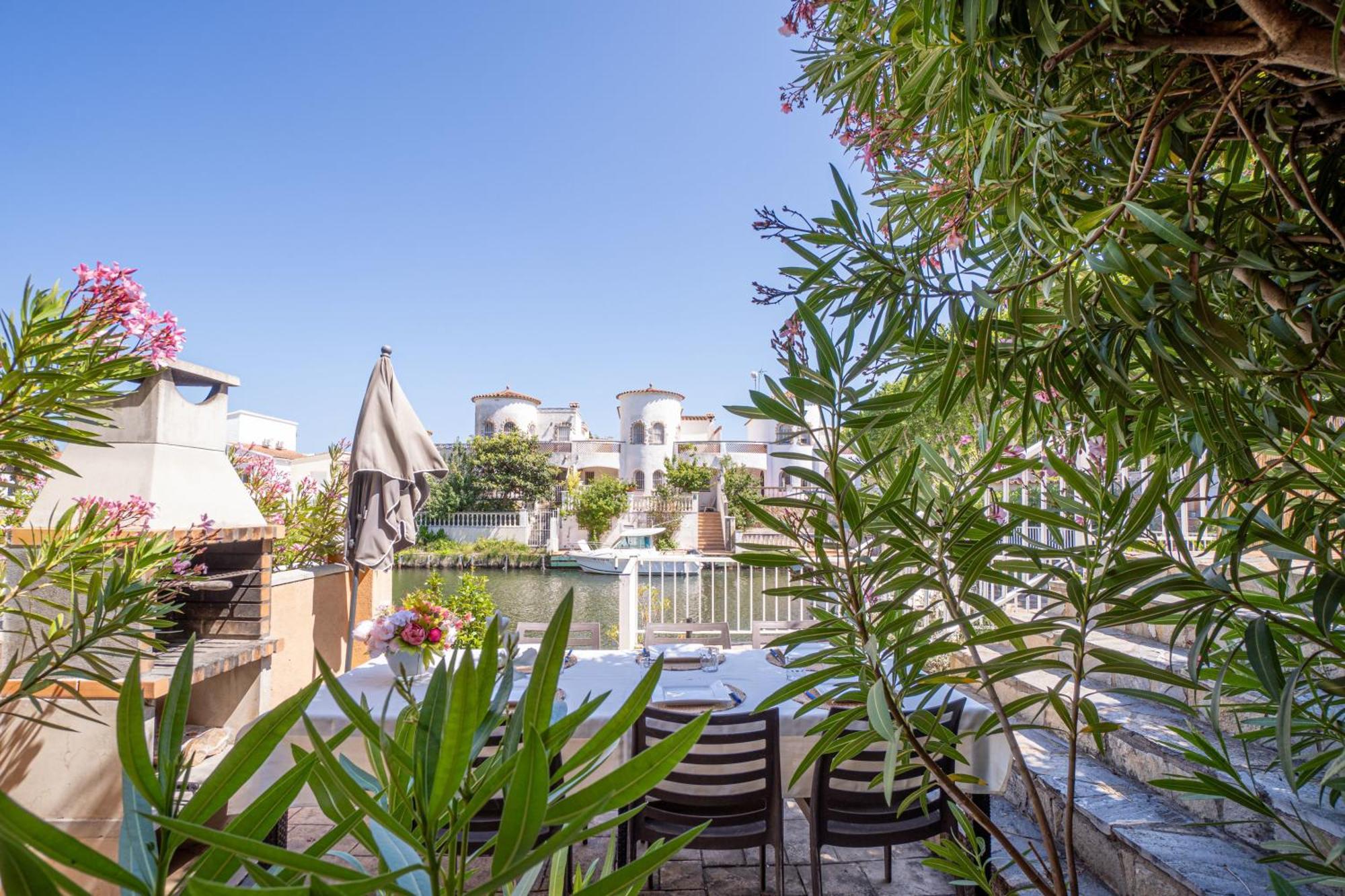 Jouvacations Villa Freser Empuriabrava Exterior photo