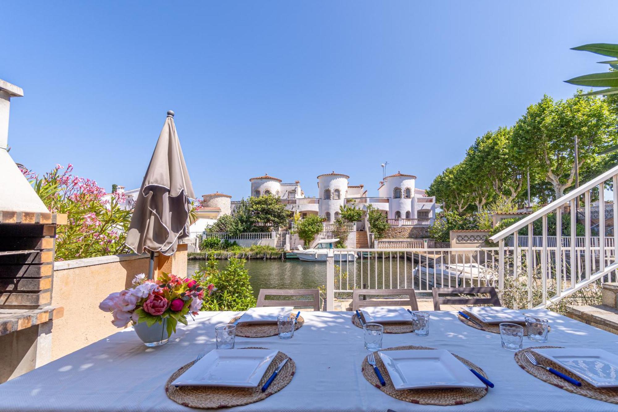 Jouvacations Villa Freser Empuriabrava Exterior photo