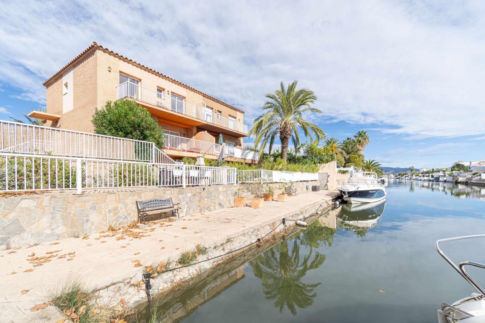 Jouvacations Villa Freser Empuriabrava Exterior photo